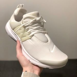 Nike Air Presto Essential Triple White
